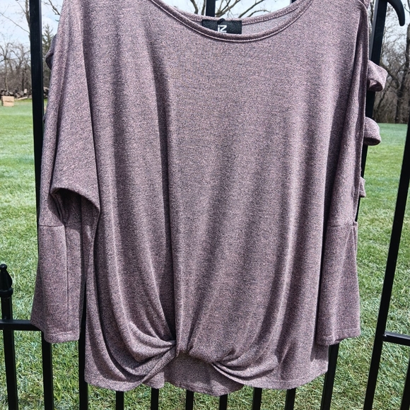 IZ Byer Cold Shoulder Top - Picture 1 of 3
